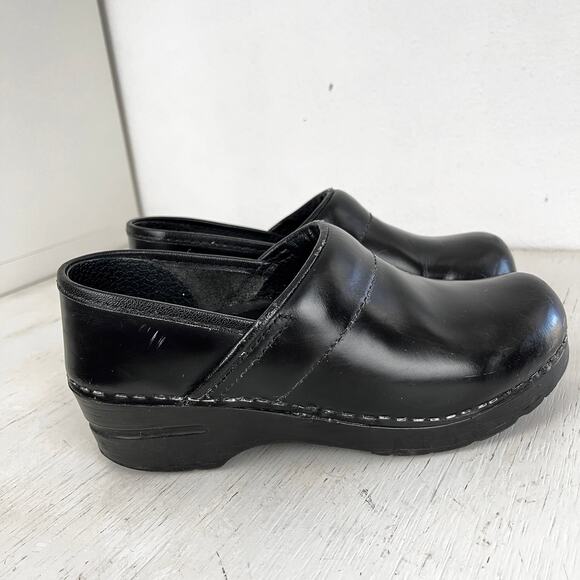 Dansko professional shiny black slip on clogs size 36 US size 6.5 - Picture 2 of 13